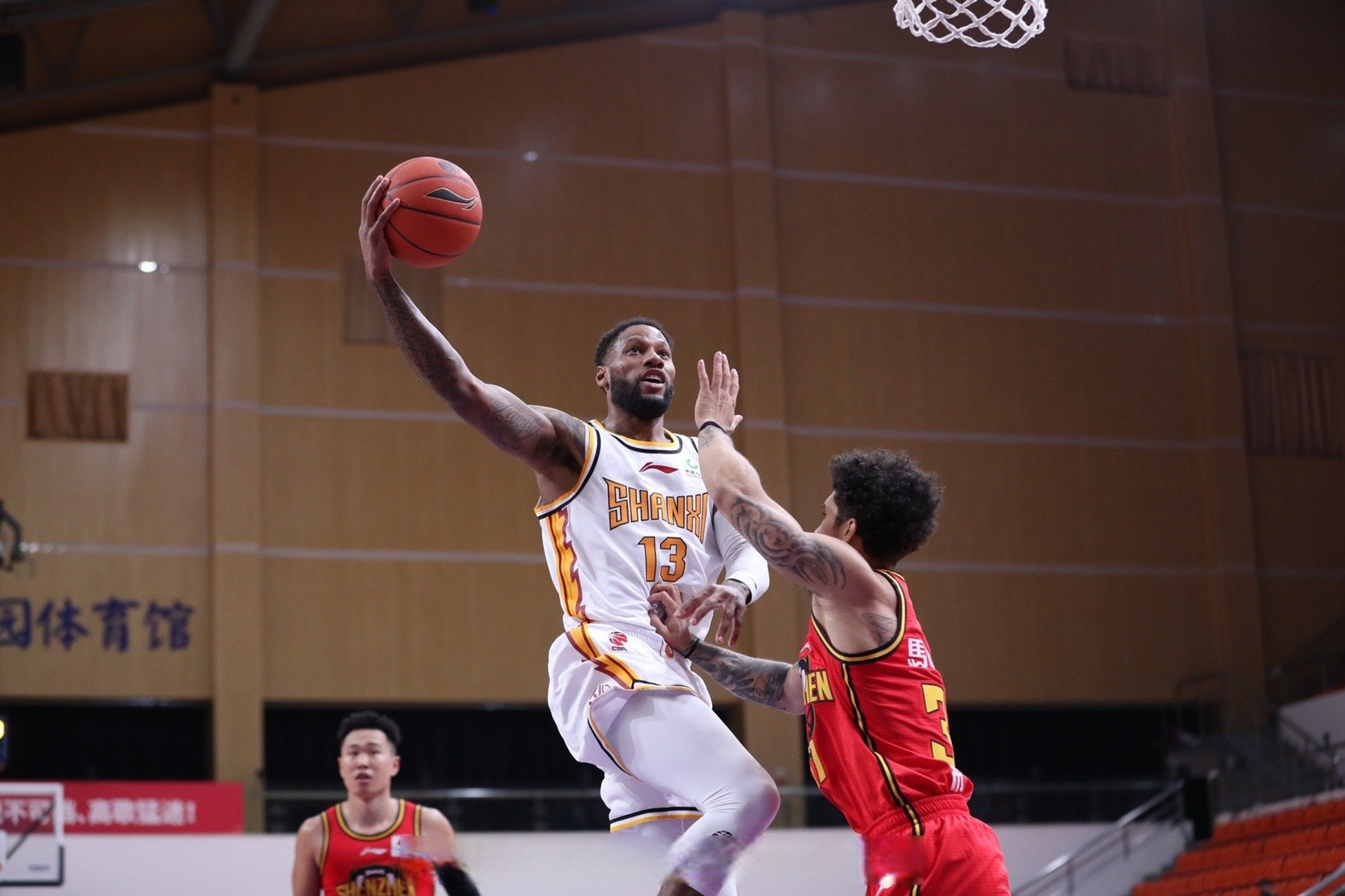 九游官方入口本菲卡训练开放日；国际比赛日篮板制胜引欢呼；CBA常规赛在即；临场指挥获称赞的简单介绍